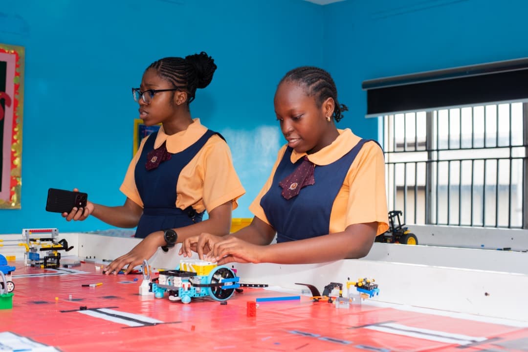 Thynkcity students building a robot in a live class, Lagos